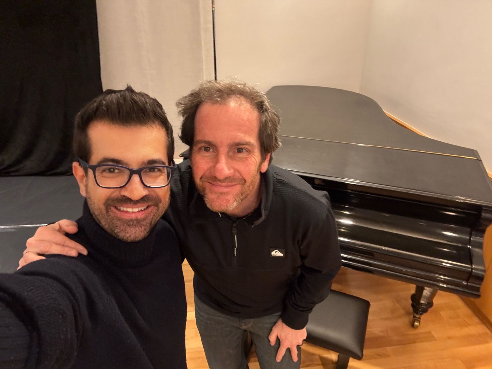 Con Carlos Magro, junto al piano