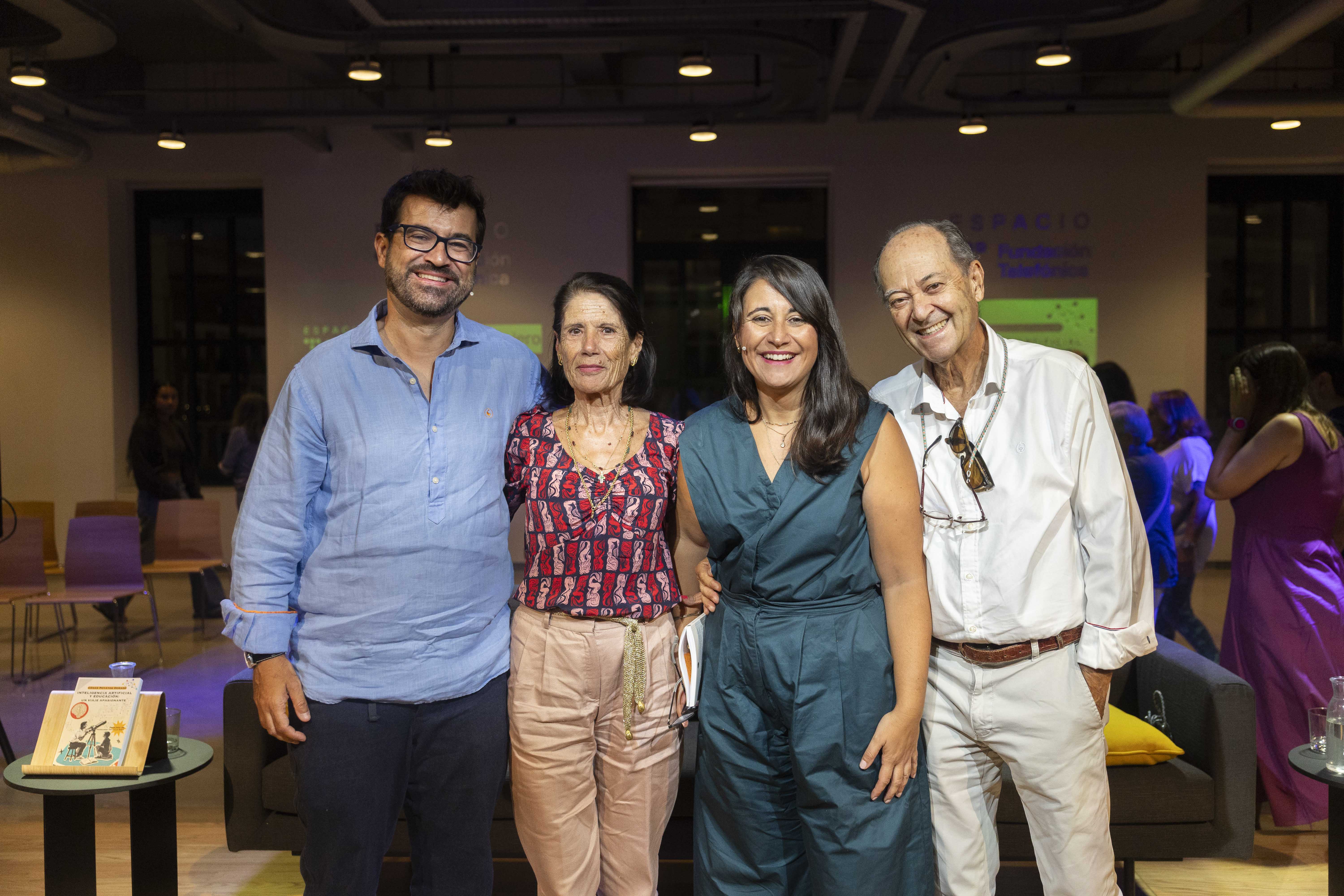 Un recuerdo en familia después de la presentación.